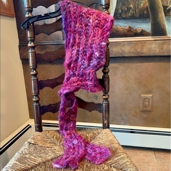 ✨💖 Hand Knit 🧶 Ombré Fuzzy Hood w Attached Scarf ✨ - Picture 7 of 10